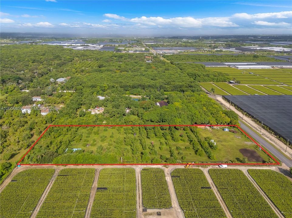 На продажу: $1,800,000 (5.00 acres)