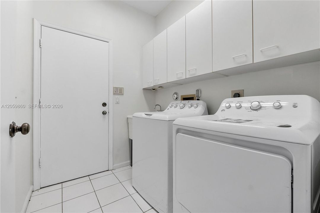 For Sale: $690,000 (3 beds, 2 baths, 2103 Square Feet)