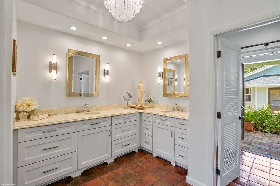 Primary En-Suite