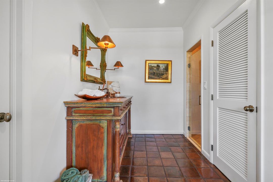 Primary En-Suite (his)