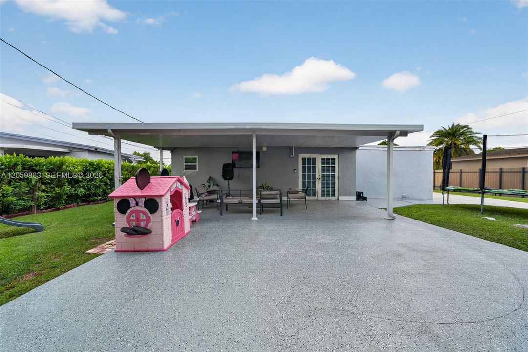 En Venta: $589,000 (3 camas, 2 baños, 1290 Pies cuadrados)