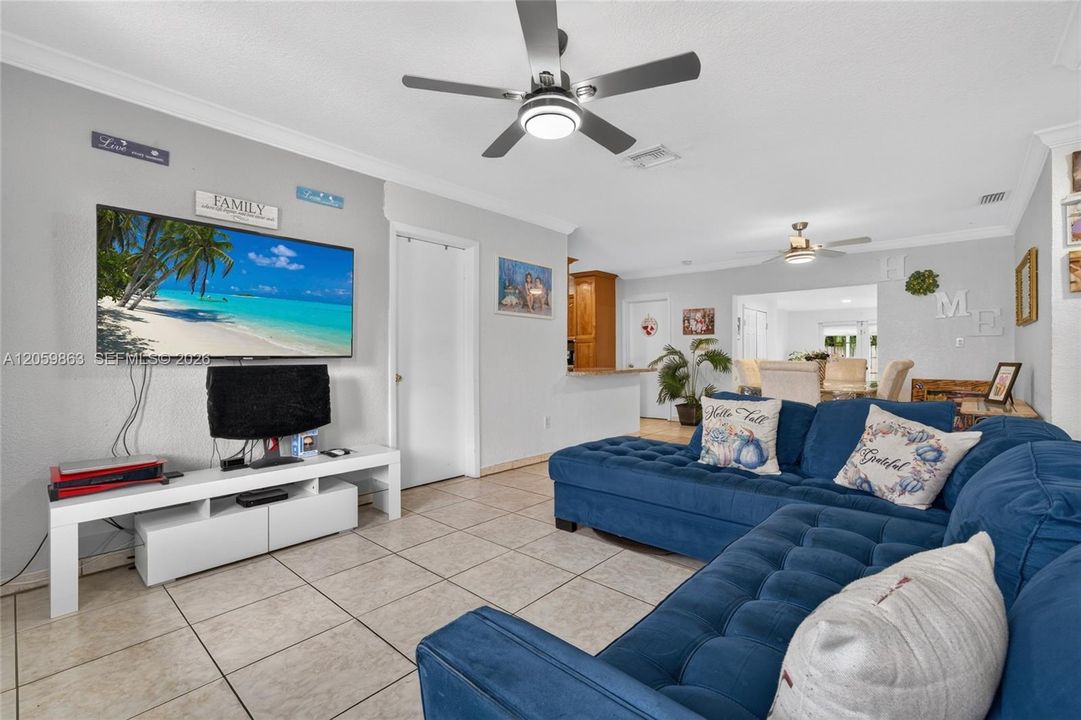 En Venta: $589,000 (3 camas, 2 baños, 1290 Pies cuadrados)
