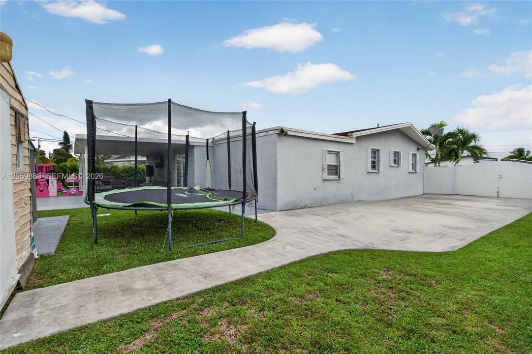 En Venta: $589,000 (3 camas, 2 baños, 1290 Pies cuadrados)