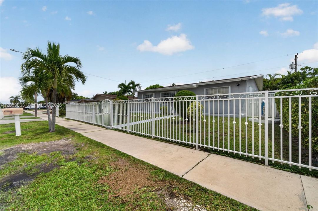 En Venta: $589,000 (3 camas, 2 baños, 1290 Pies cuadrados)