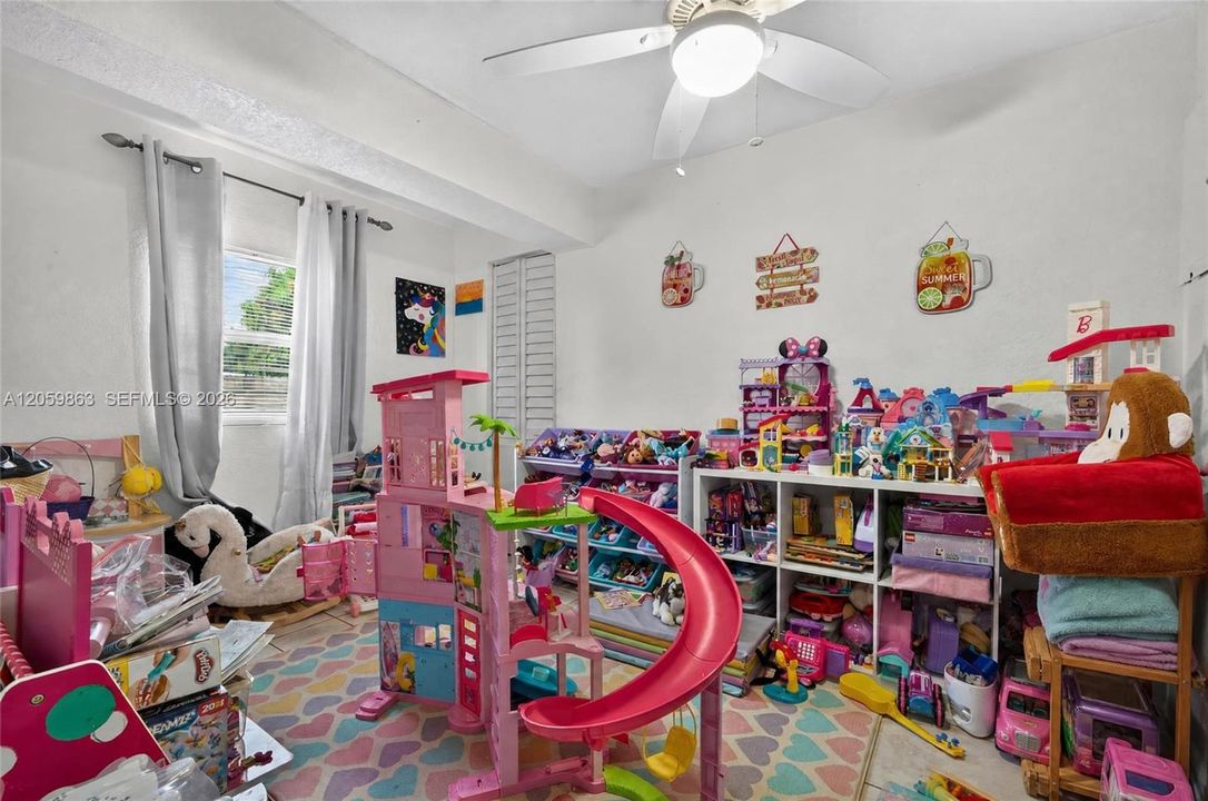 En Venta: $589,000 (3 camas, 2 baños, 1290 Pies cuadrados)
