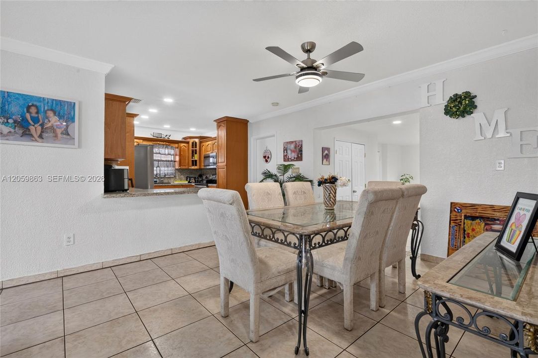 En Venta: $589,000 (3 camas, 2 baños, 1290 Pies cuadrados)