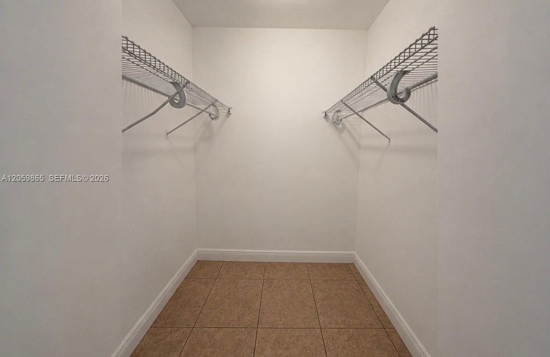 В аренду: $2,900 (4 спален, 2 ванн, 1335 Квадратных фут)