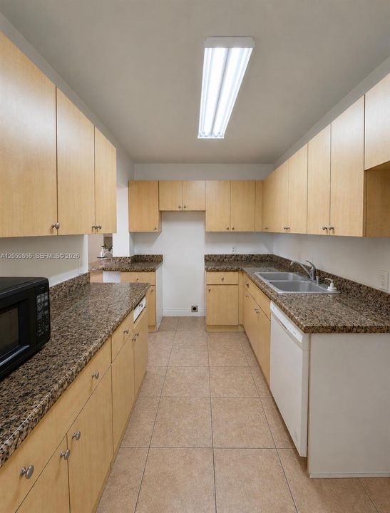 В аренду: $2,900 (4 спален, 2 ванн, 1335 Квадратных фут)