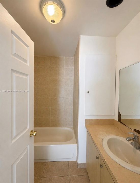 В аренду: $2,900 (4 спален, 2 ванн, 1335 Квадратных фут)