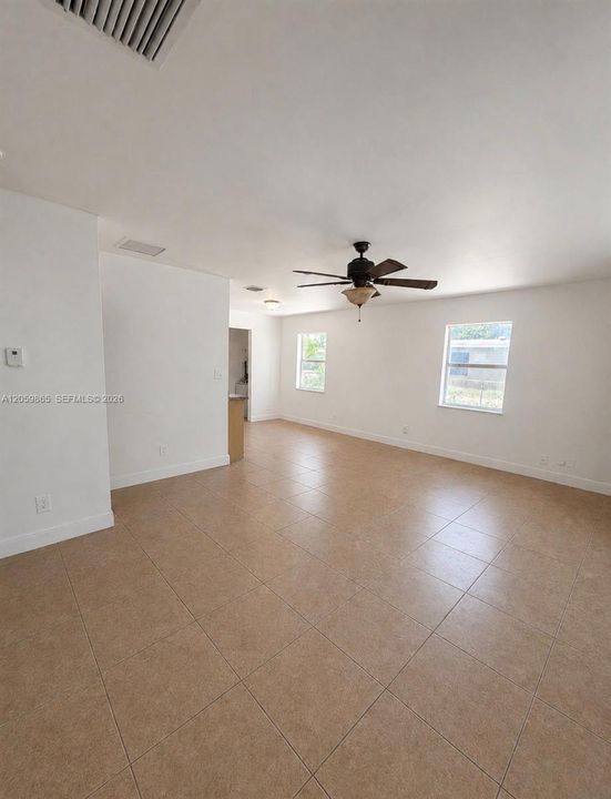 В аренду: $2,900 (4 спален, 2 ванн, 1335 Квадратных фут)