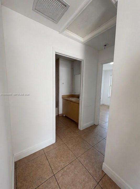 В аренду: $2,900 (4 спален, 2 ванн, 1335 Квадратных фут)