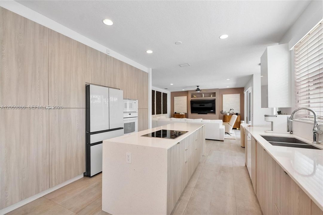 На продажу: $1,499,999 (6 спален, 4 ванн, 3184 Квадратных фут)