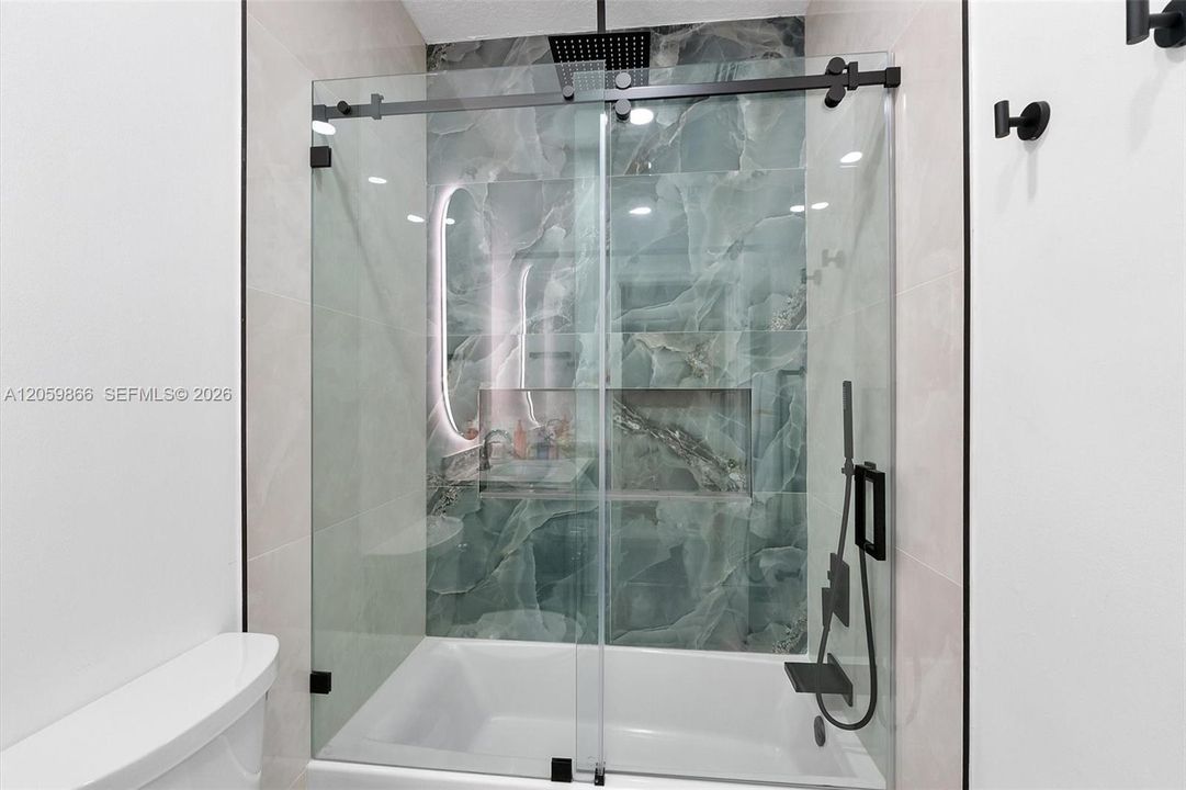 На продажу: $1,499,999 (6 спален, 4 ванн, 3184 Квадратных фут)
