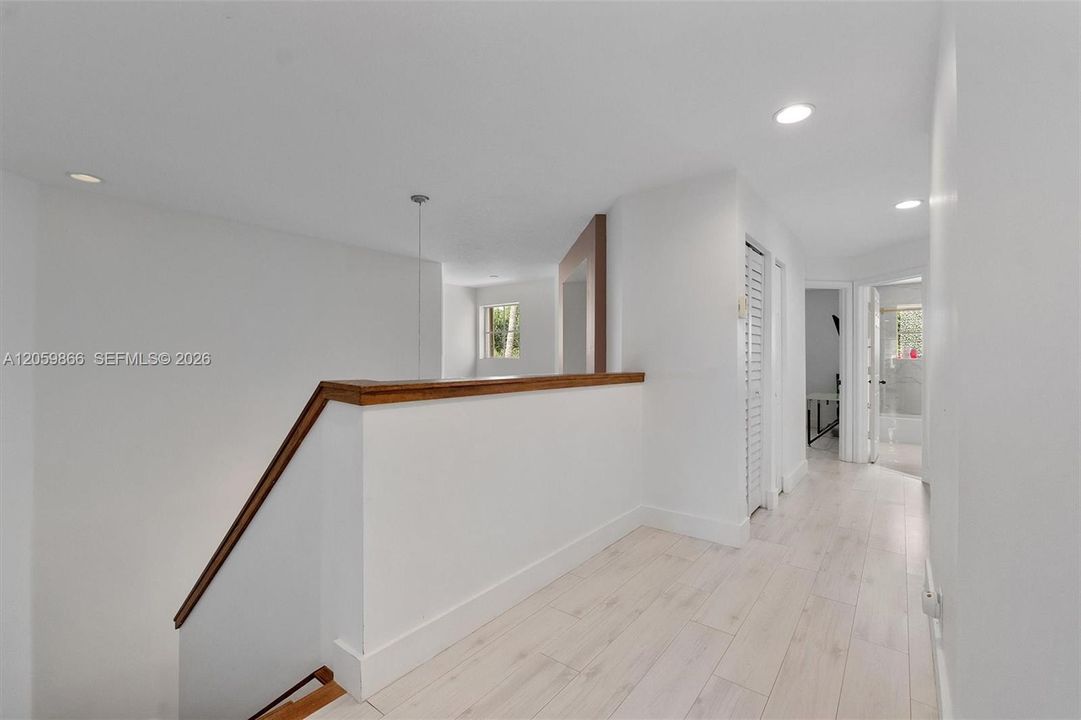 На продажу: $1,499,999 (6 спален, 4 ванн, 3184 Квадратных фут)