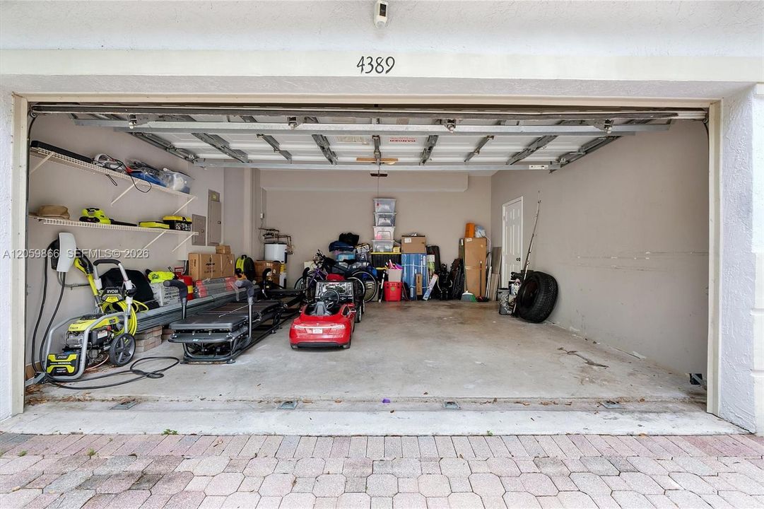 На продажу: $1,499,999 (6 спален, 4 ванн, 3184 Квадратных фут)