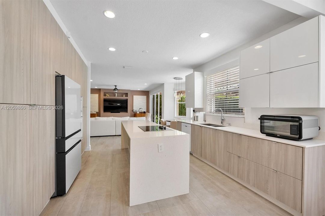 На продажу: $1,499,999 (6 спален, 4 ванн, 3184 Квадратных фут)