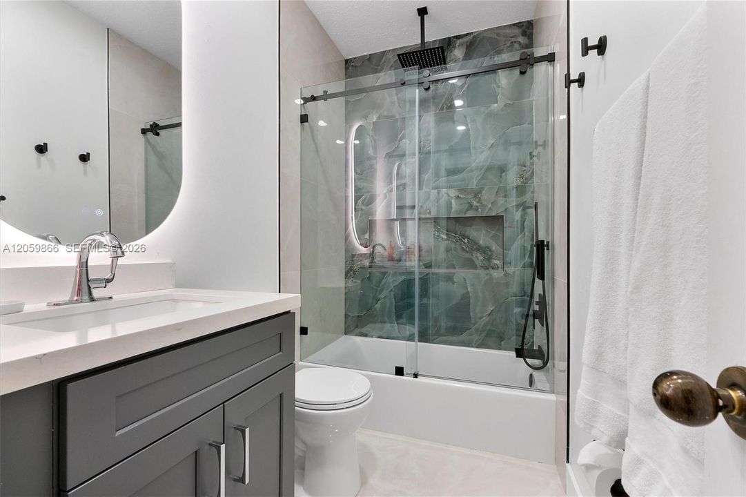 На продажу: $1,499,999 (6 спален, 4 ванн, 3184 Квадратных фут)