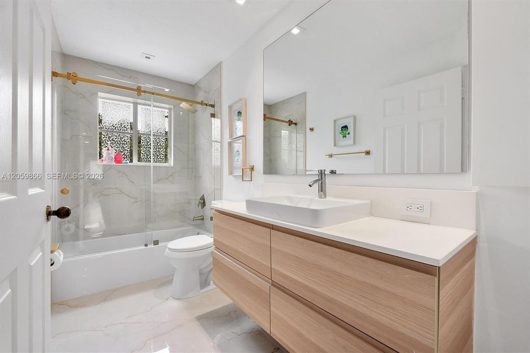 На продажу: $1,499,999 (6 спален, 4 ванн, 3184 Квадратных фут)