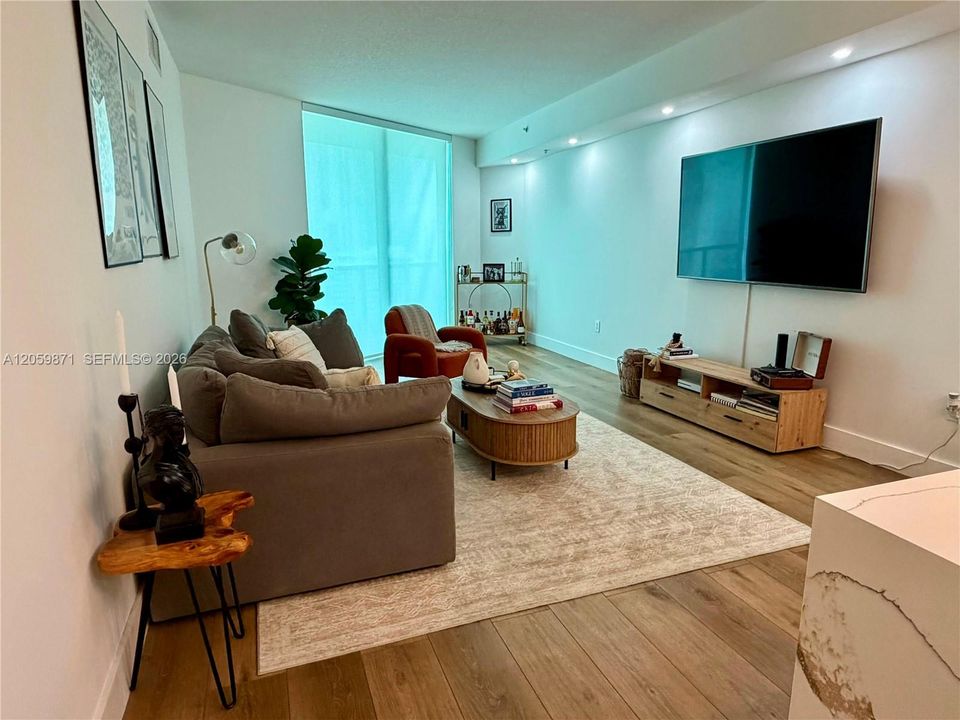 Activo con contrato: $3,300 (1 camas, 1 baños, 837 Pies cuadrados)