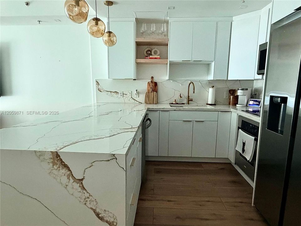 Activo con contrato: $3,300 (1 camas, 1 baños, 837 Pies cuadrados)