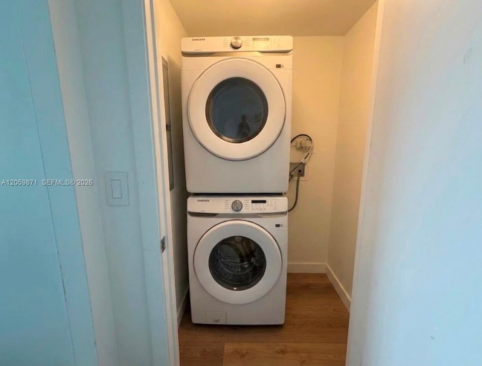 Activo con contrato: $3,300 (1 camas, 1 baños, 837 Pies cuadrados)