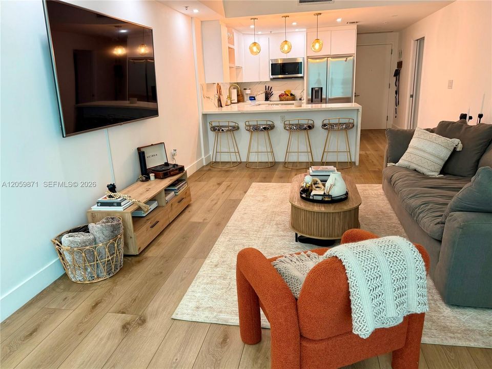 Activo con contrato: $3,300 (1 camas, 1 baños, 837 Pies cuadrados)