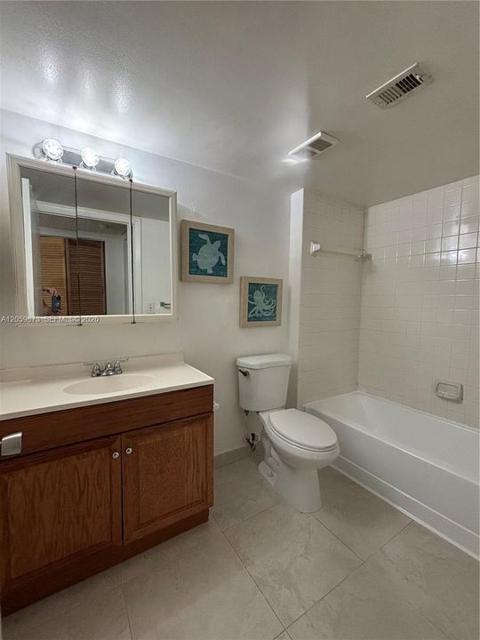 В аренду: $1,900 (2 спален, 2 ванн, 1024 Квадратных фут)