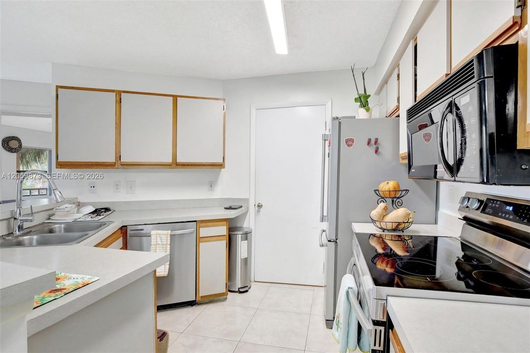 В аренду: $1,900 (2 спален, 2 ванн, 1024 Квадратных фут)