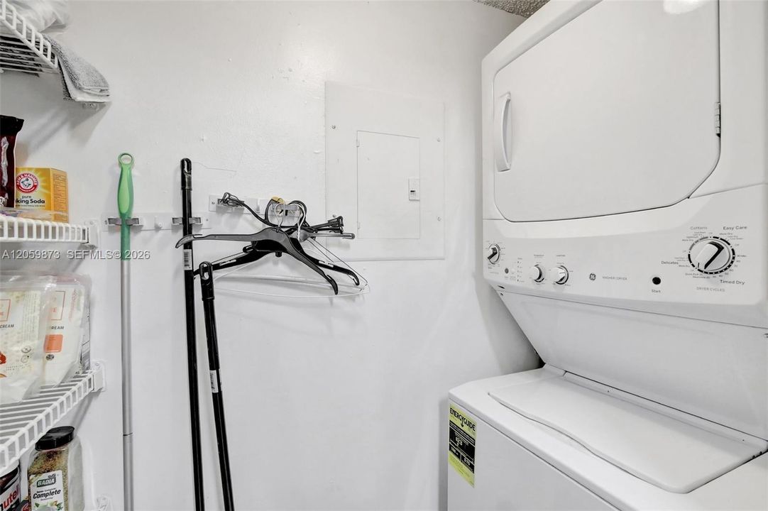 В аренду: $1,900 (2 спален, 2 ванн, 1024 Квадратных фут)