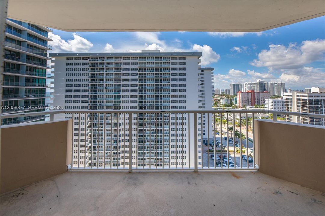 На продажу: $299,900 (1 спален, 1 ванн, 870 Квадратных фут)