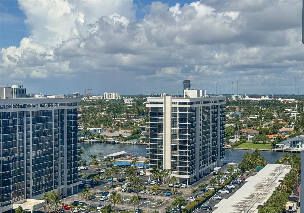 На продажу: $299,900 (1 спален, 1 ванн, 870 Квадратных фут)
