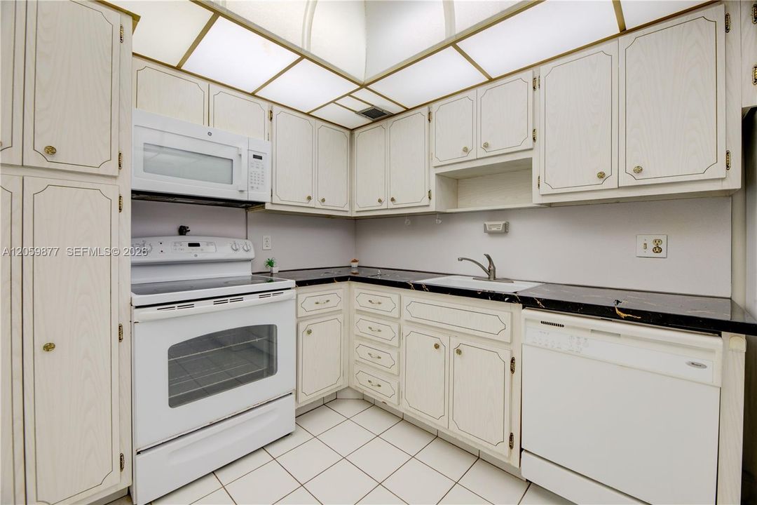На продажу: $299,900 (1 спален, 1 ванн, 870 Квадратных фут)