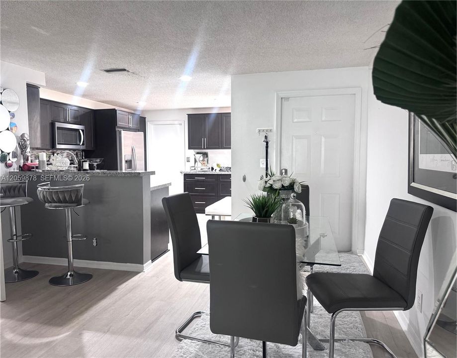 En Venta: $445,000 (2 camas, 2 baños, 1261 Pies cuadrados)