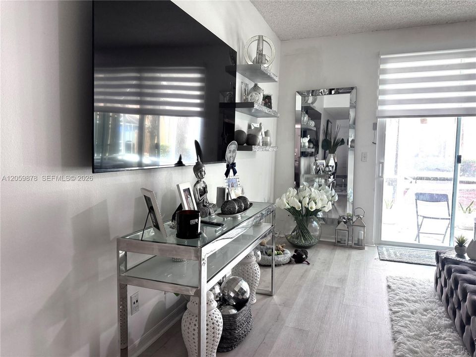 En Venta: $445,000 (2 camas, 2 baños, 1261 Pies cuadrados)