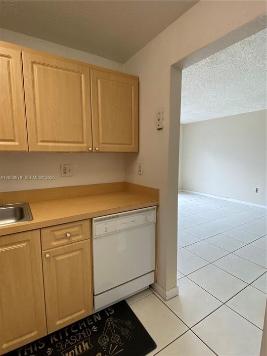 В аренду: $2,200 (2 спален, 2 ванн, 1010 Квадратных фут)