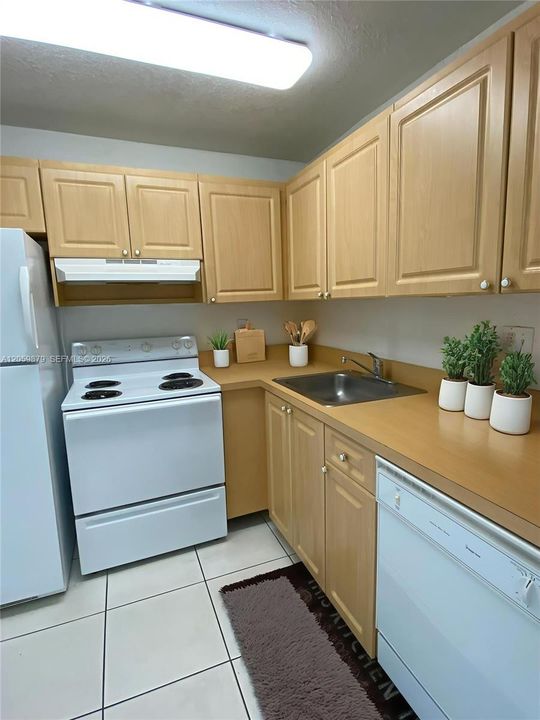 В аренду: $2,200 (2 спален, 2 ванн, 1010 Квадратных фут)