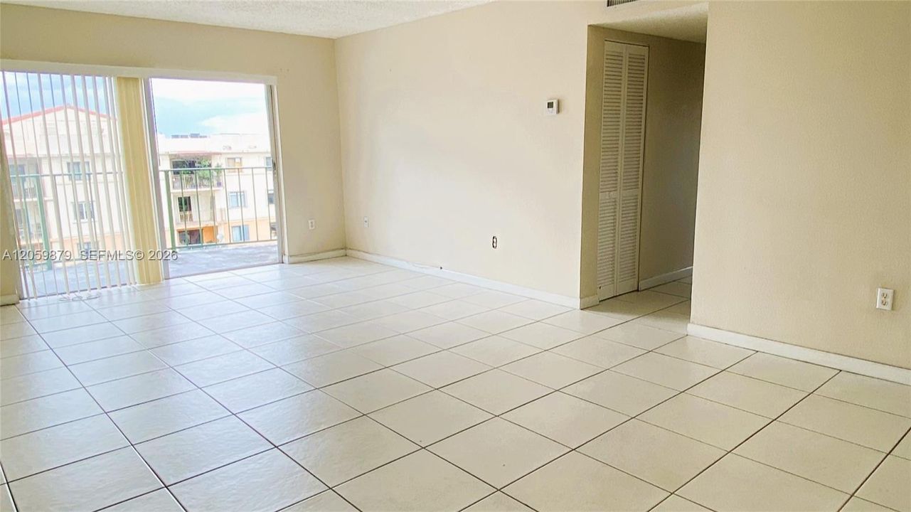 В аренду: $2,200 (2 спален, 2 ванн, 1010 Квадратных фут)