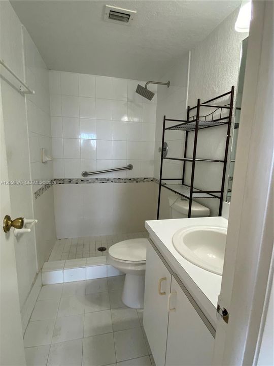 В аренду: $2,200 (2 спален, 2 ванн, 1010 Квадратных фут)