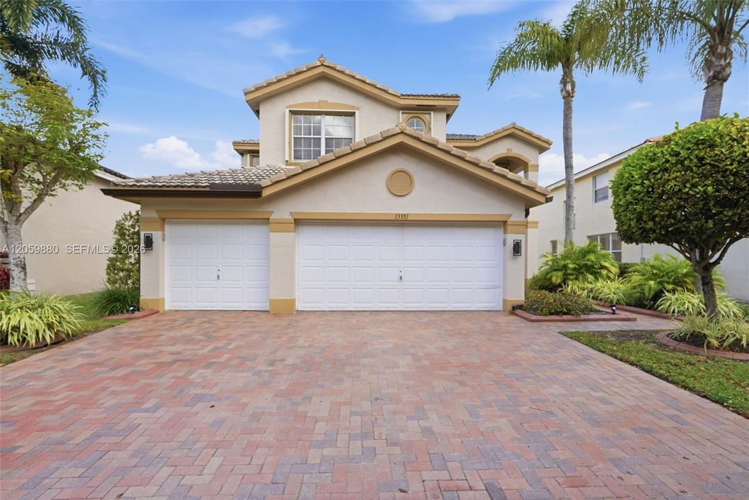 For Sale: $1,090,000 (6 beds, 4 baths, 3192 Square Feet)