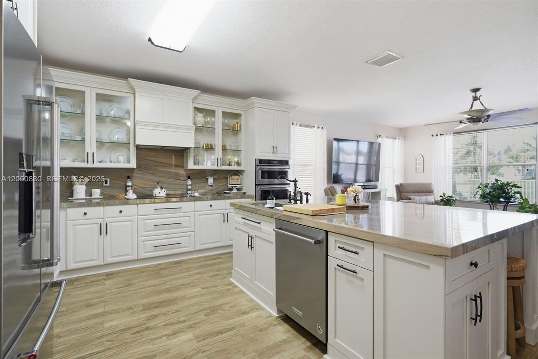 For Sale: $1,090,000 (6 beds, 4 baths, 3192 Square Feet)