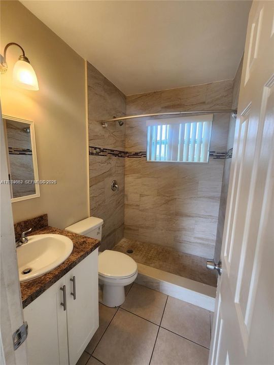 В аренду: $1,950 (2 спален, 1 ванн, 650 Квадратных фут)