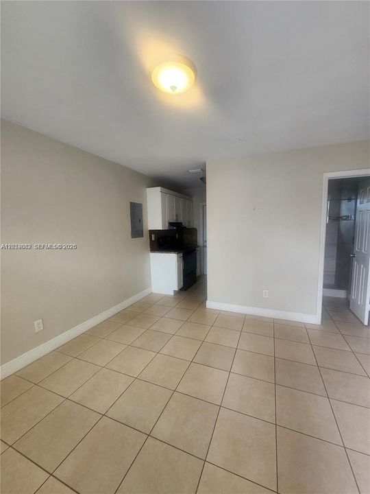 В аренду: $1,950 (2 спален, 1 ванн, 650 Квадратных фут)