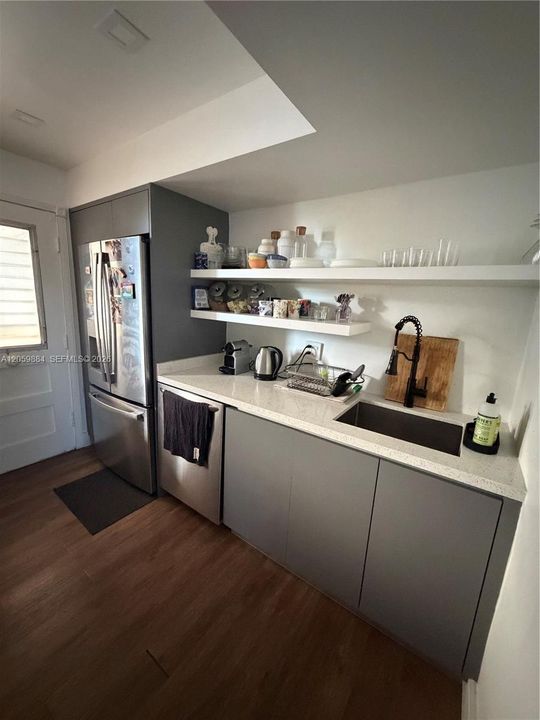 В аренду: $1,900 (1 спален, 1 ванн, 817 Квадратных фут)