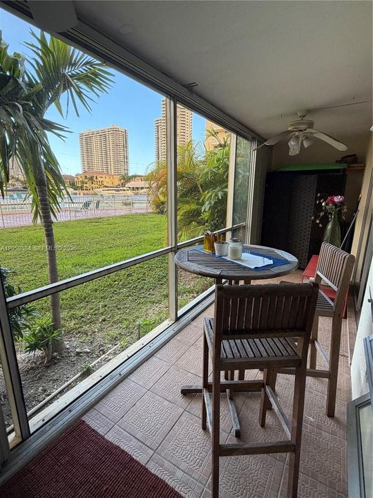 В аренду: $1,900 (1 спален, 1 ванн, 817 Квадратных фут)