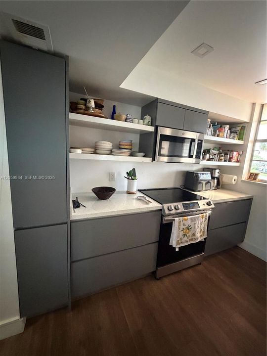 В аренду: $1,900 (1 спален, 1 ванн, 817 Квадратных фут)