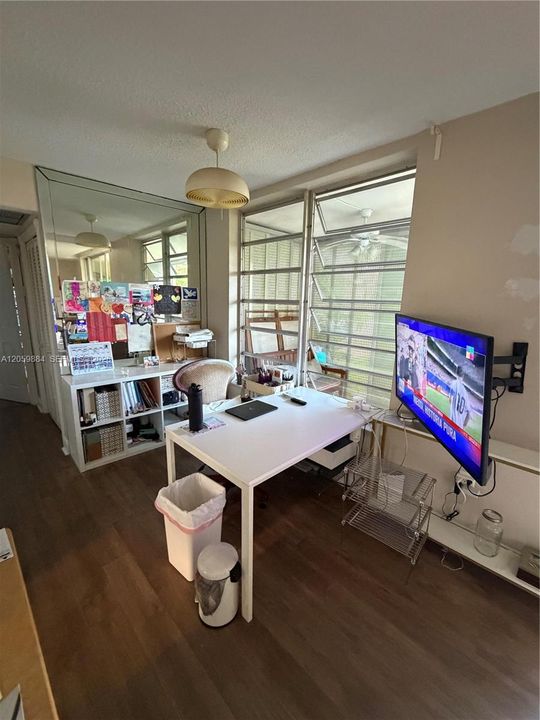 В аренду: $1,900 (1 спален, 1 ванн, 817 Квадратных фут)