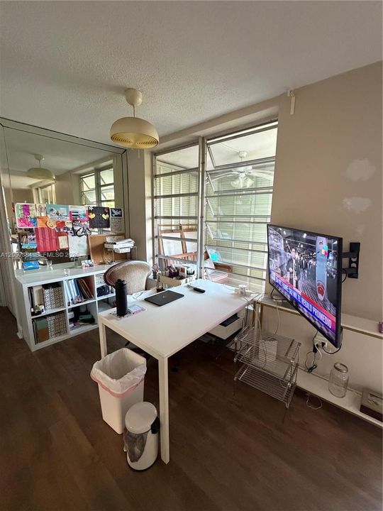 В аренду: $1,900 (1 спален, 1 ванн, 817 Квадратных фут)