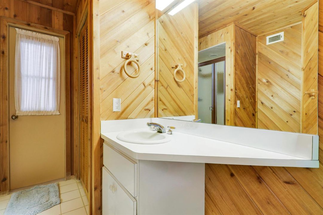 Hanger/Cabana Bath