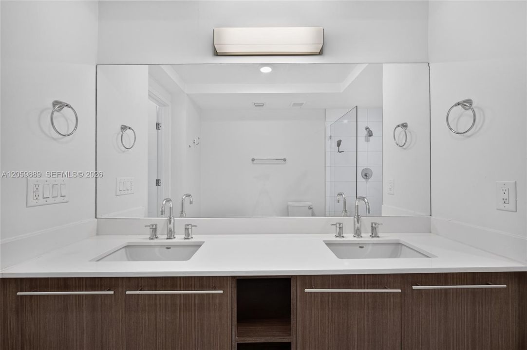 En Venta: $460,000 (2 camas, 2 baños, 1244 Pies cuadrados)