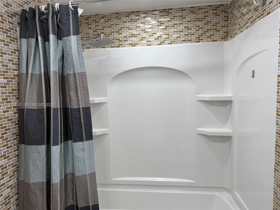 For Rent: $2,500 (2 beds, 2 baths, 977 Square Feet)